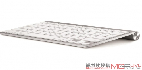 Apple Wirless蓝牙键盘与Magic无线鼠标依旧是新iMac的标配配件。